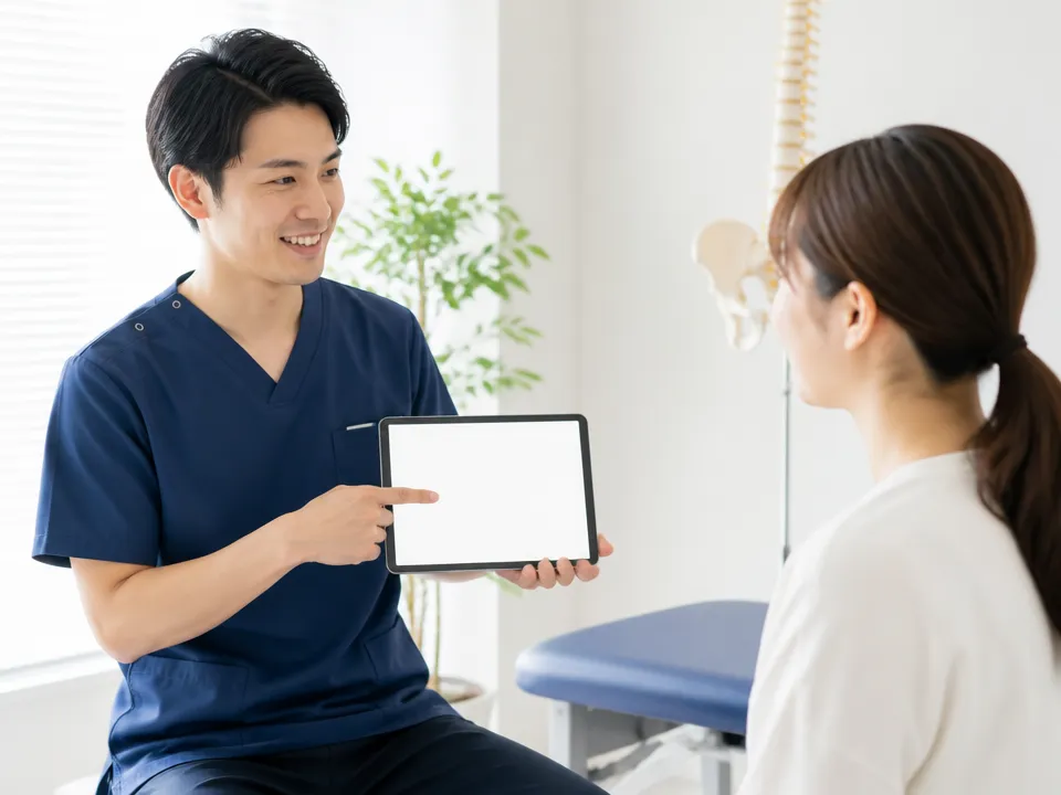 整形外科と接骨院の役割の違いをイメージで比較する図
