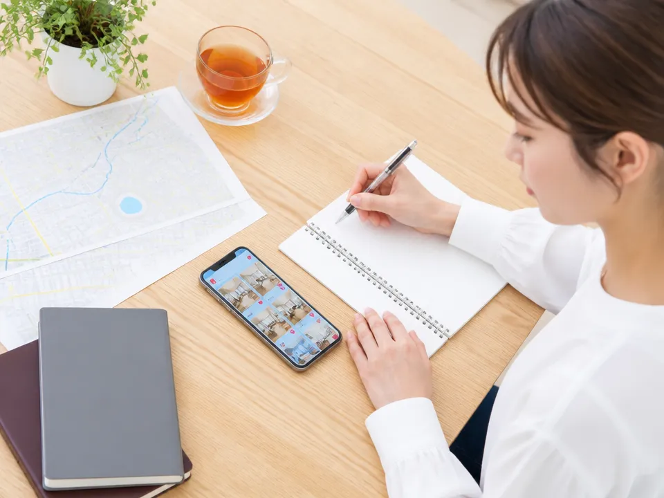 接骨院ごとの費用や通院条件をスマホで比較する人