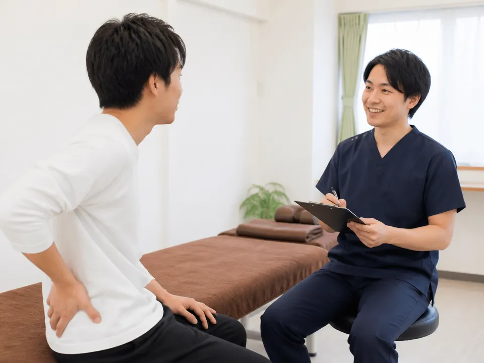 中村接骨院で身体の痛みについて相談する様子