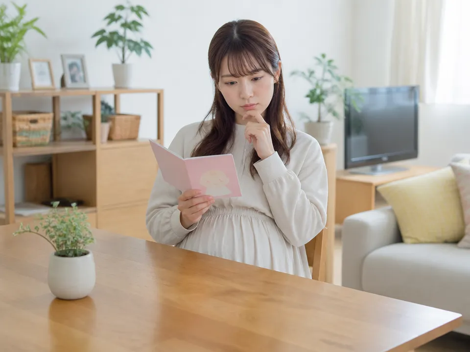妊娠超初期に受けたマッサージの影響を心配している女性