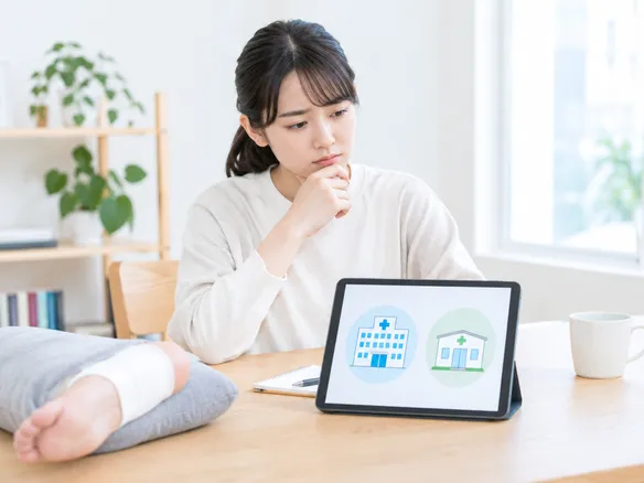 整形外科と接骨院のどちらに行くか迷う人のイメージ