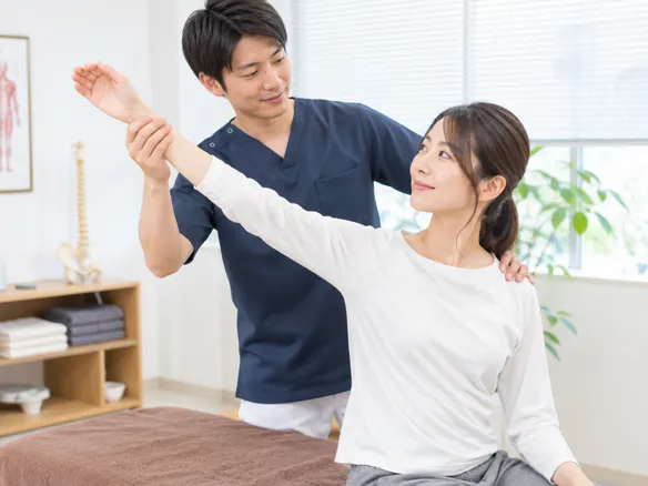 中村接骨院で痛くない整体とストレッチ指導を受ける患者