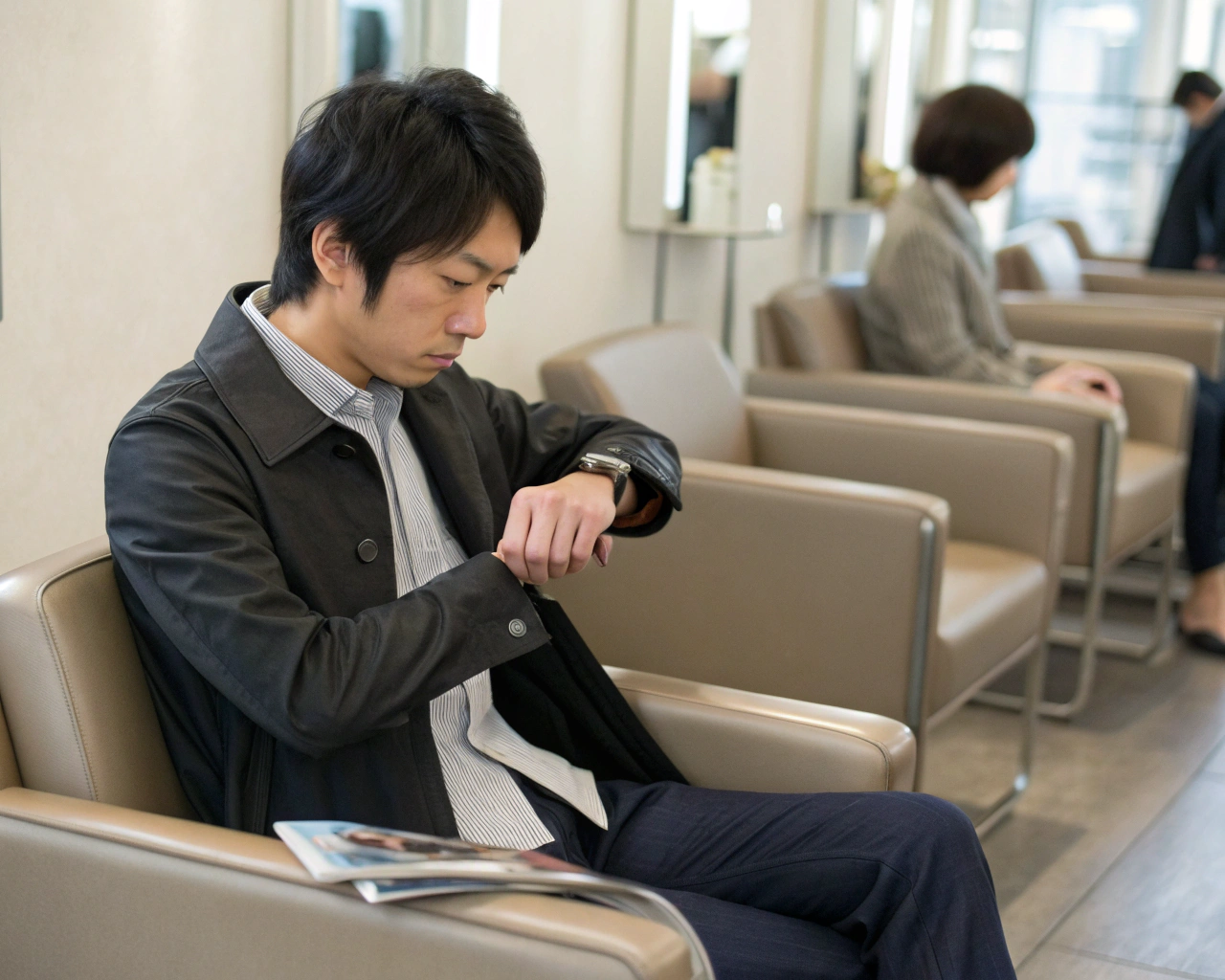 カット料金に迷う男性